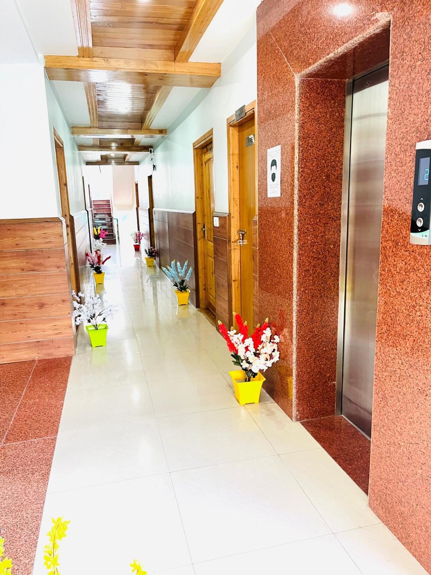 Tata Vista Resort Mall Road Manali - Centrally Heated & Air Cooled Exterior foto